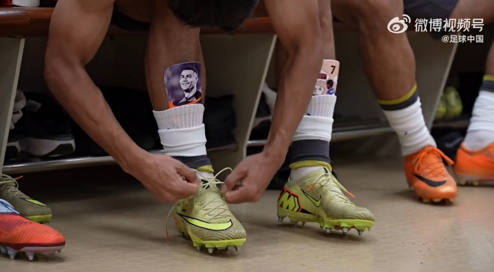 开云体育官网-“重庆C罗”！向余望护腿板是偶像C罗，昨晚破门后模仿C罗SIU庆祝